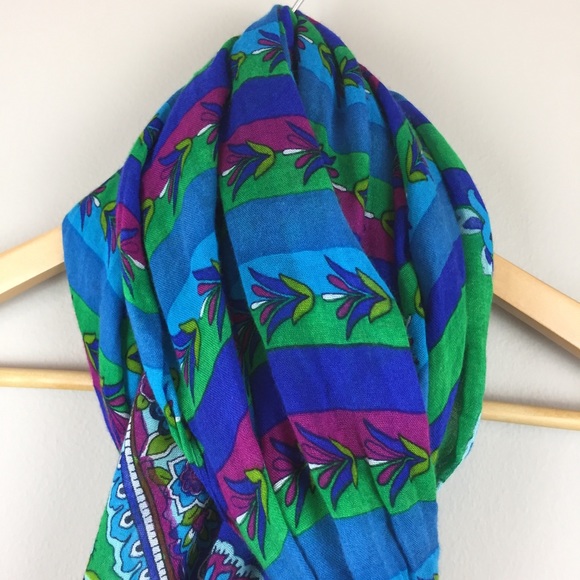 Vera Bradley Scarf Emerald Paisley Retired Print** - Picture 2 of 8